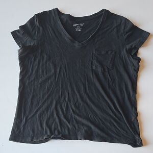 Universal Thread Black V-Neck T-Shirt